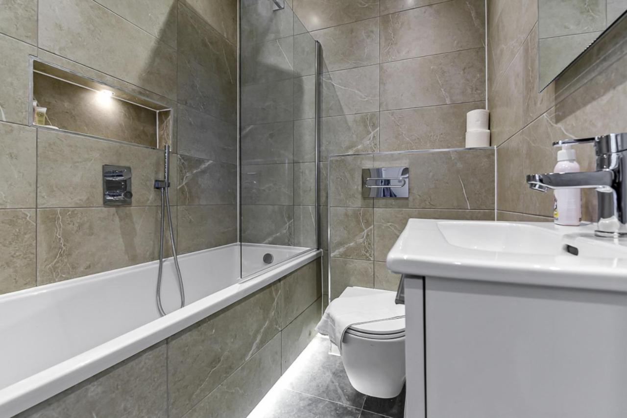 Amazing 2 Bedroom Apartment In Greater London Eksteriør bilde