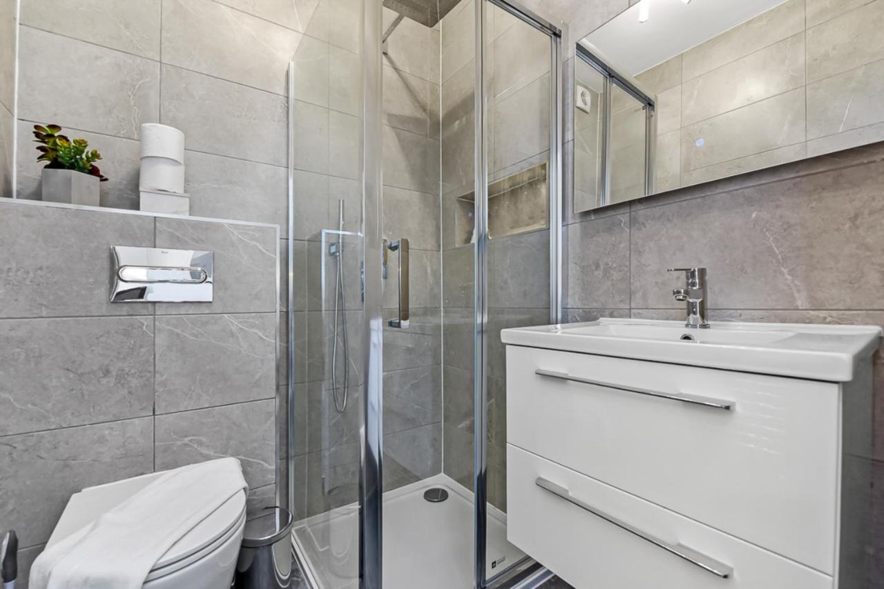 Amazing 2 Bedroom Apartment In Greater London Eksteriør bilde