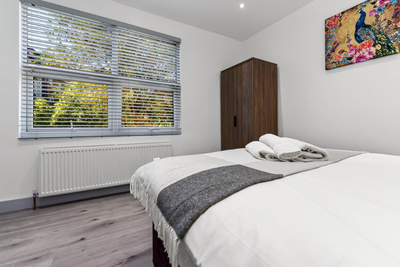 Amazing 2 Bedroom Apartment In Greater London Eksteriør bilde